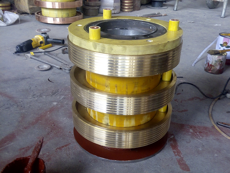 高壓電機銅滑環(huán)制作現場
